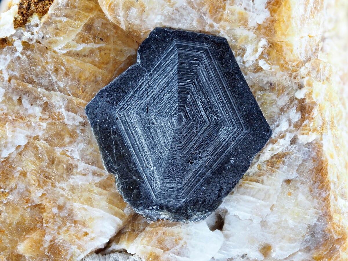 Tapiolite-(Fe) mineral — Mineralatlas Lexikon Tapiolite (Fe) (english Version)