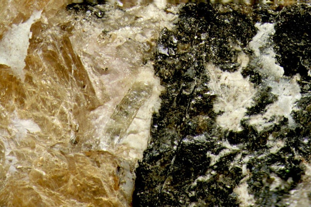Umbozerite mineral
