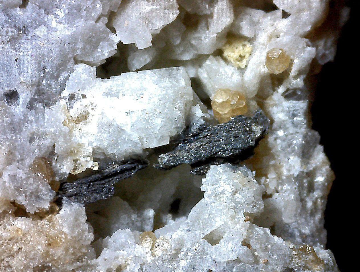 Xilingolite mineral