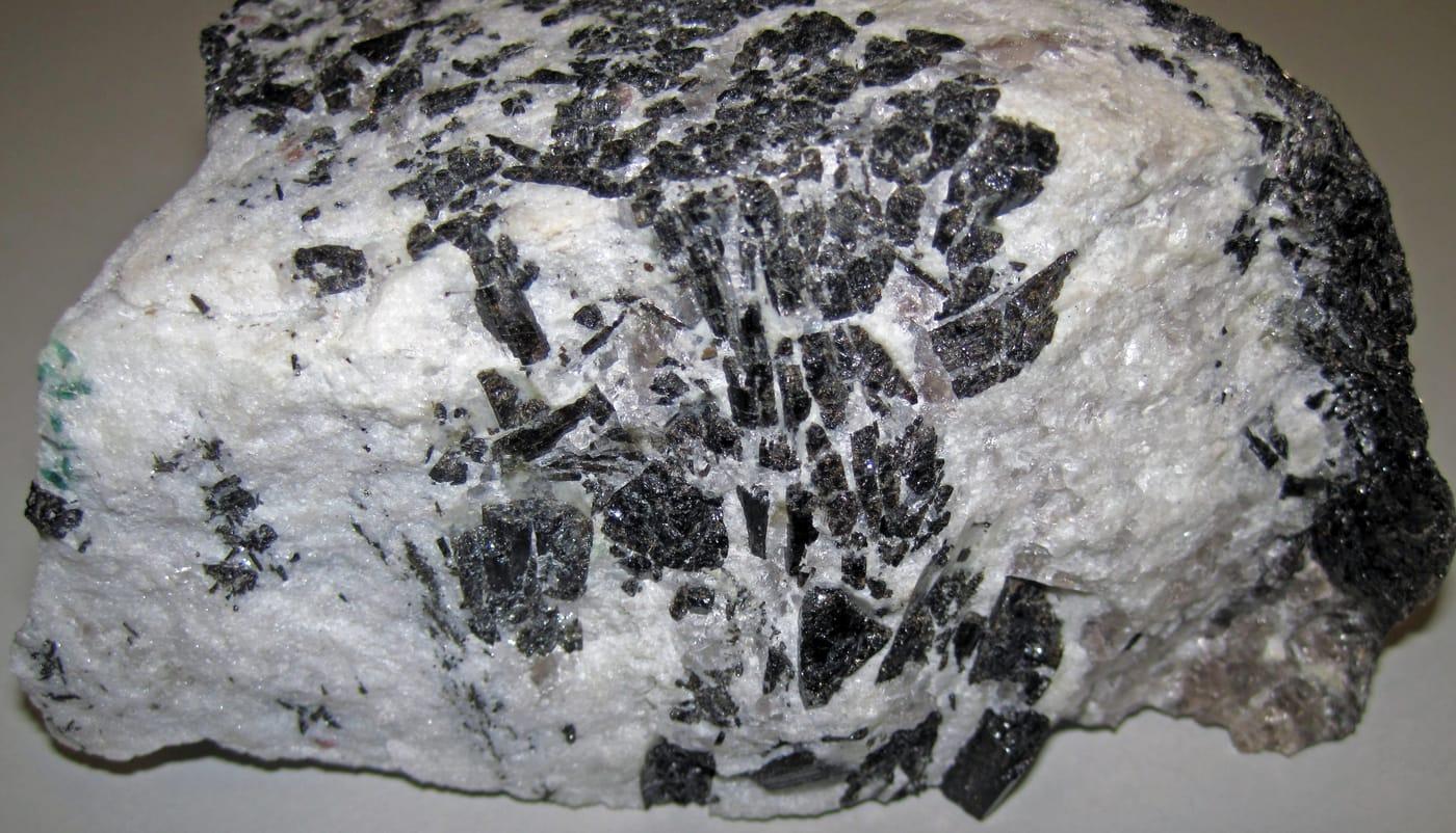 Emeralds garnets tourmaline in pegmatitic granite (Crabtree Pegmatite, Devonian; Crabtree Mountain, Mitchell County, North Carolina, USA) 2 (25144470608) at Little Pine Garnet Mine, Madison County, North Carolina