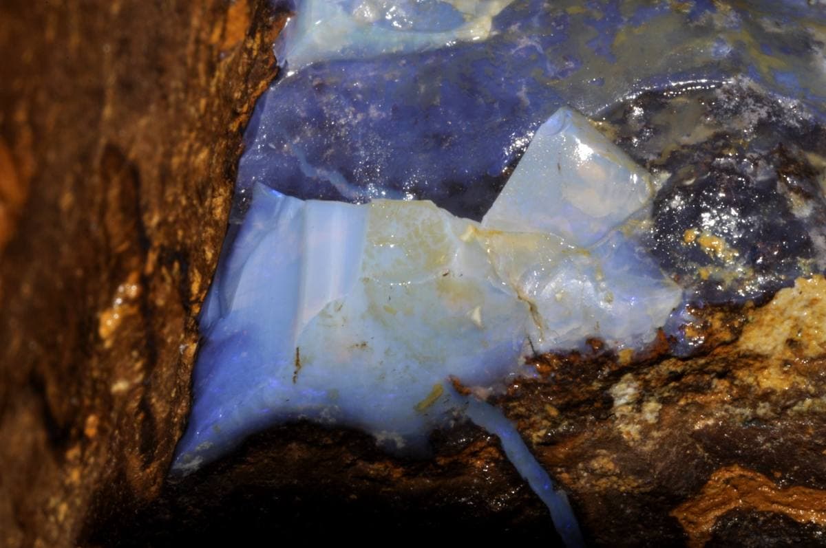Opal-quartz gemstone
