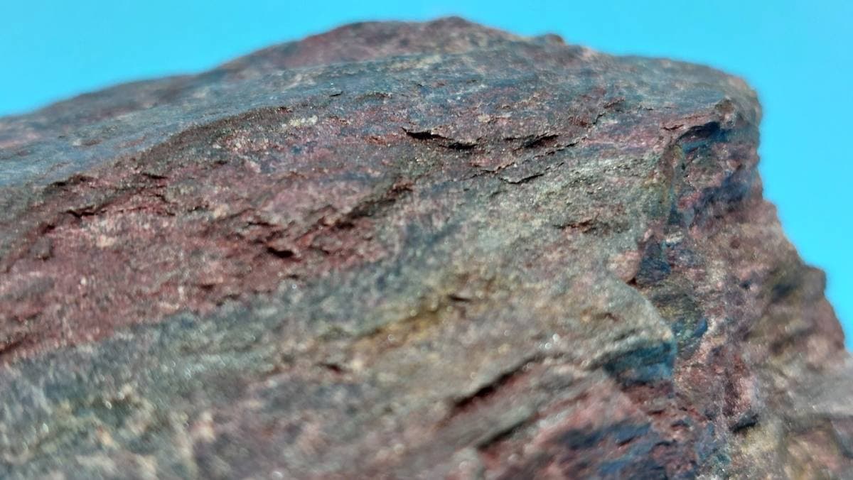 Piedmontite gemstone