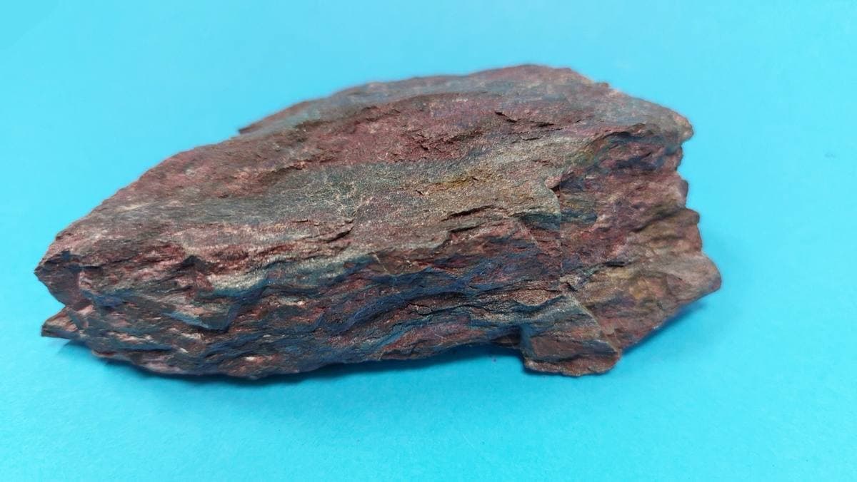 Piedmontite gemstone