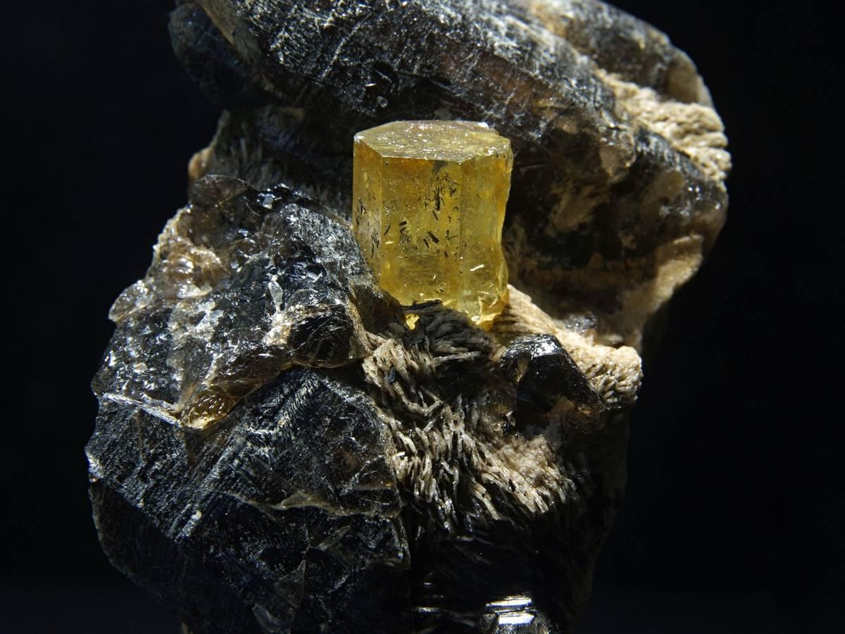 Yellow Beryl gemstone