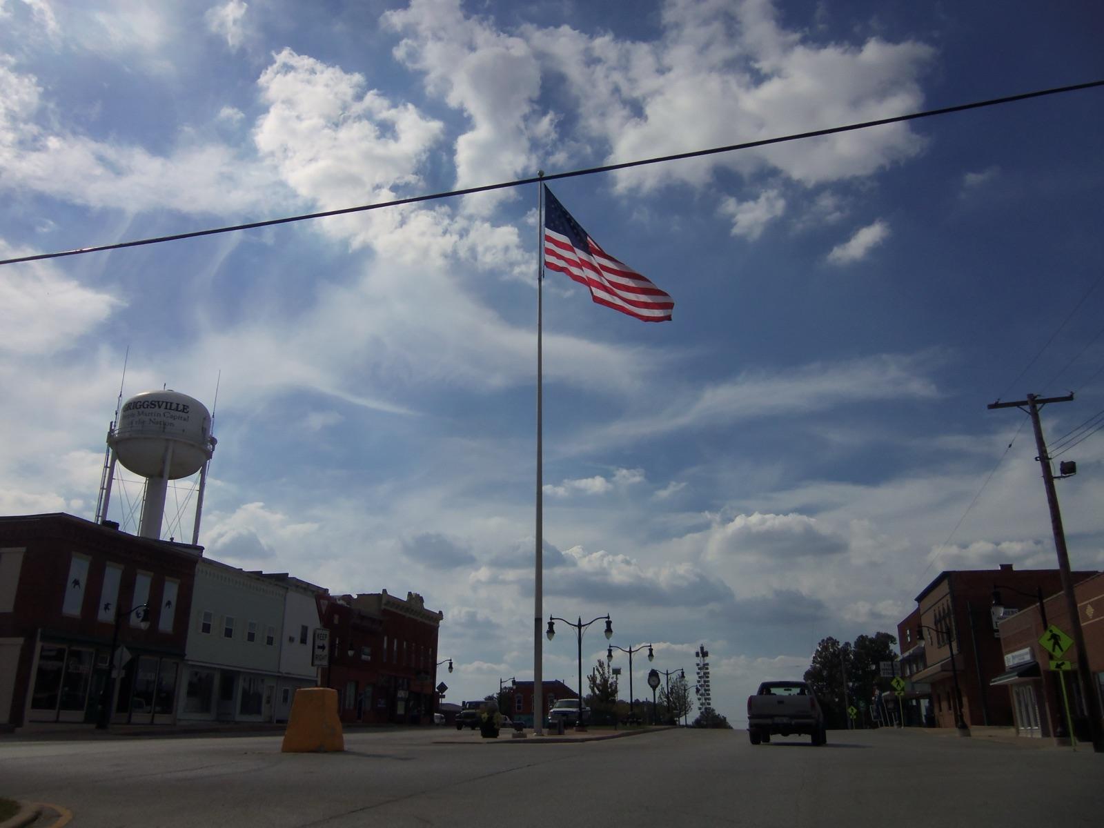 Town square at Griggsville in Pike County, Illinois, the nearest town to the McKee Creek geode locality