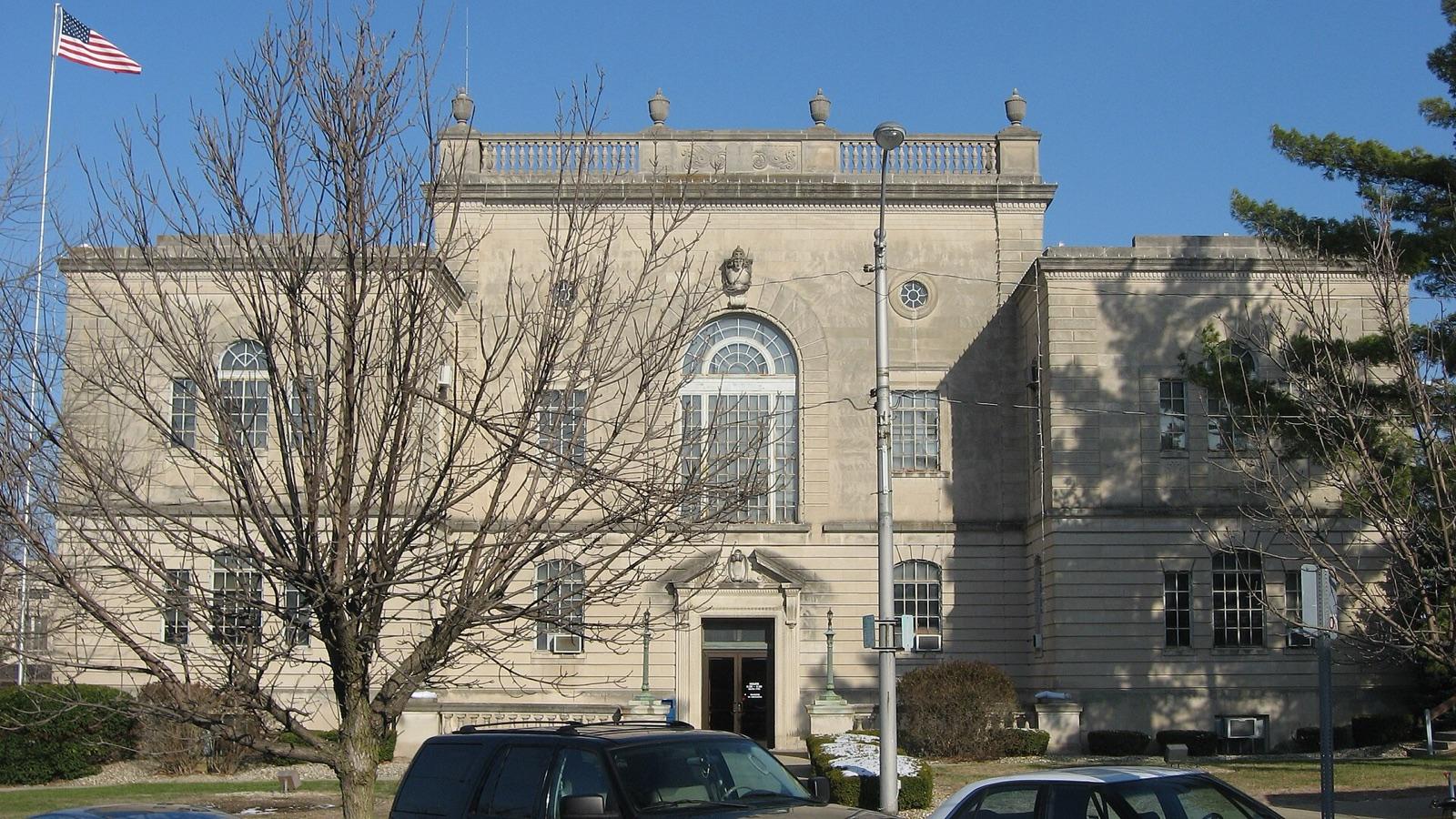 The Lawrence County Courthouse in Bedford, Indiana, built of the local Salem (Indiana) limestone.