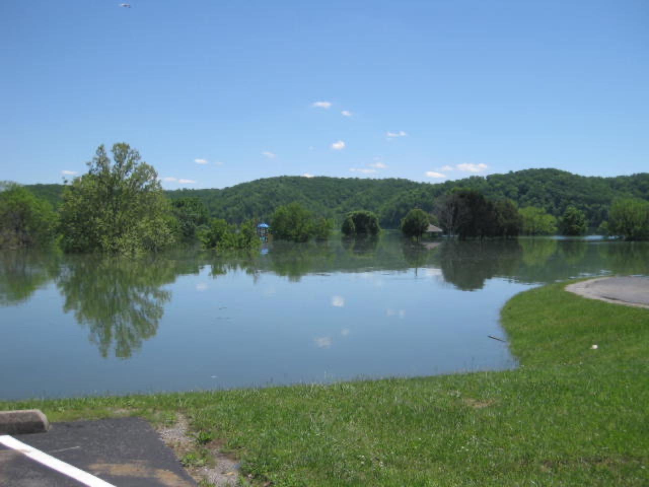 Green River Lake on the Green River near Adair County, Kentucky, where geodes weather from the Fort Payne Formation