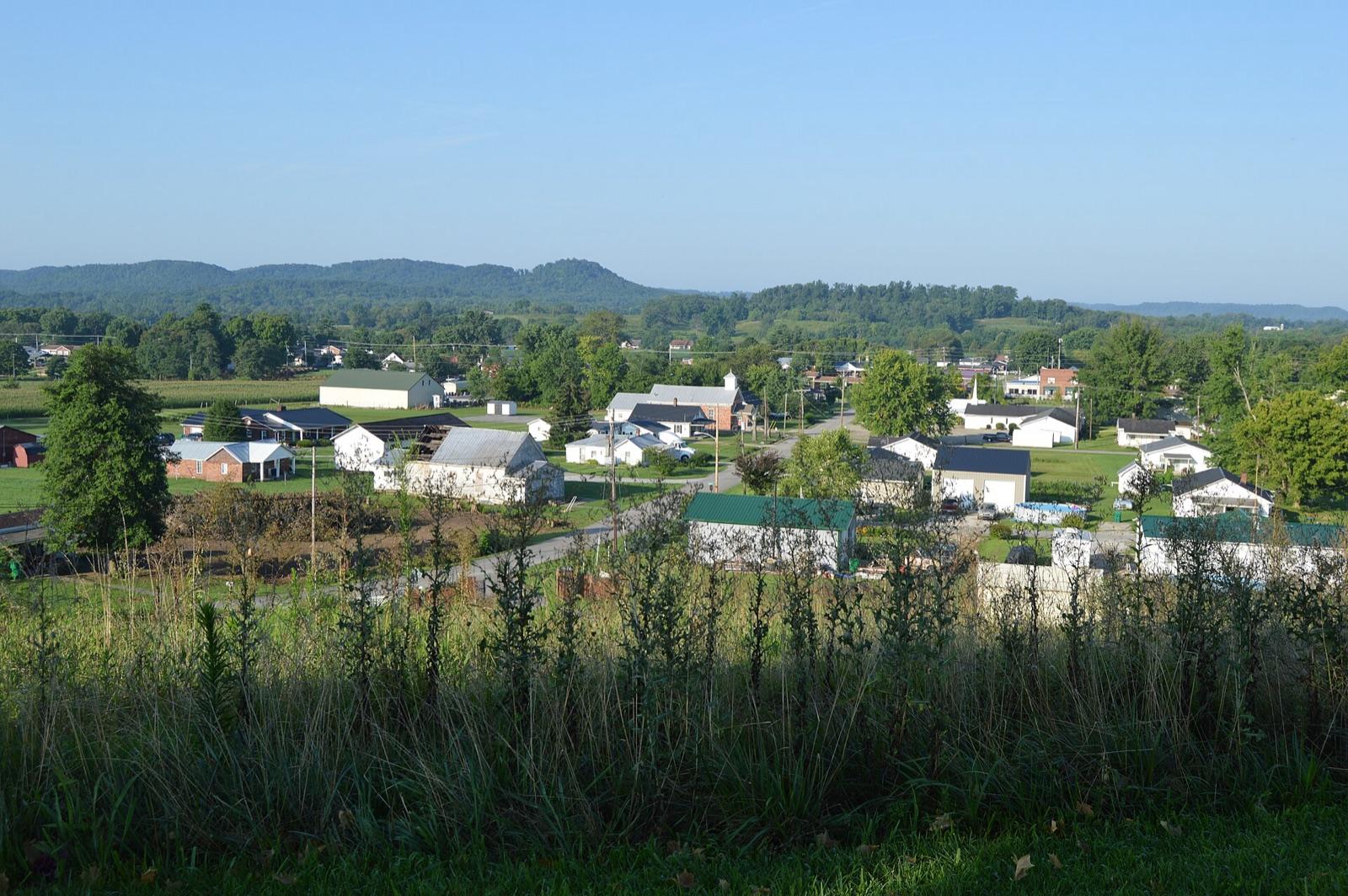 View over Crab Orchard in Lincoln County, Kentucky, in the geode-bearing Green River headwaters
