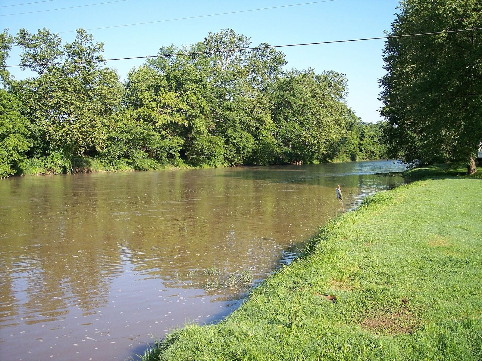 The Walhonding River at Warsaw, Coshocton County, Ohio, whose gravel bars carry Upper Mercer flint