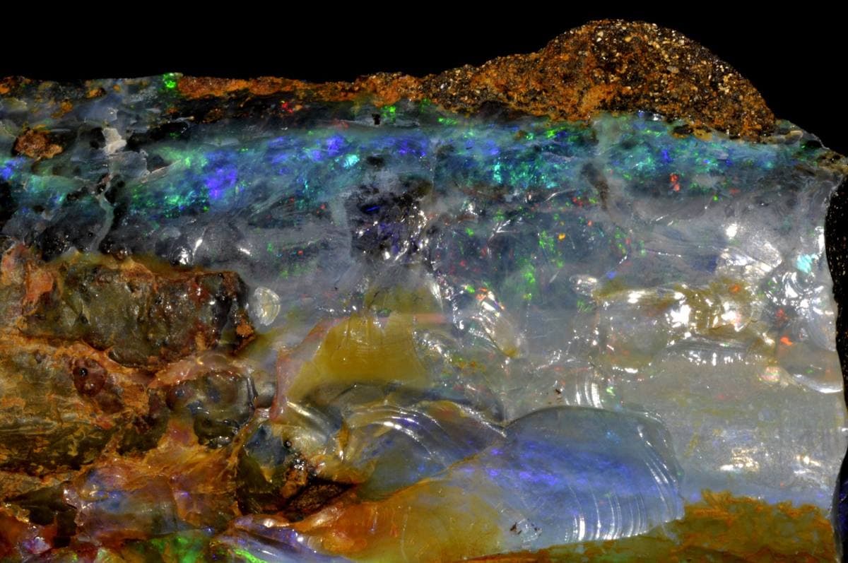 Opal-quartz gemstone
