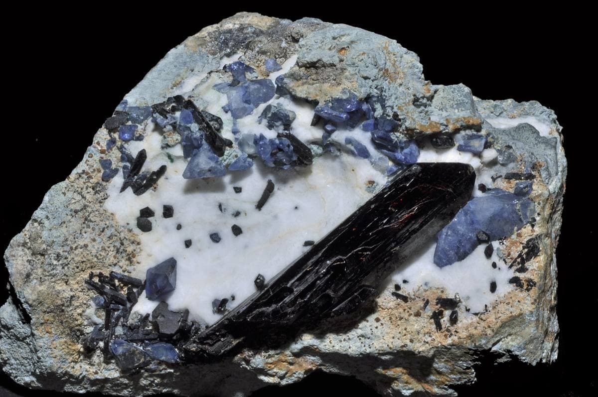 Serpentine gemstone