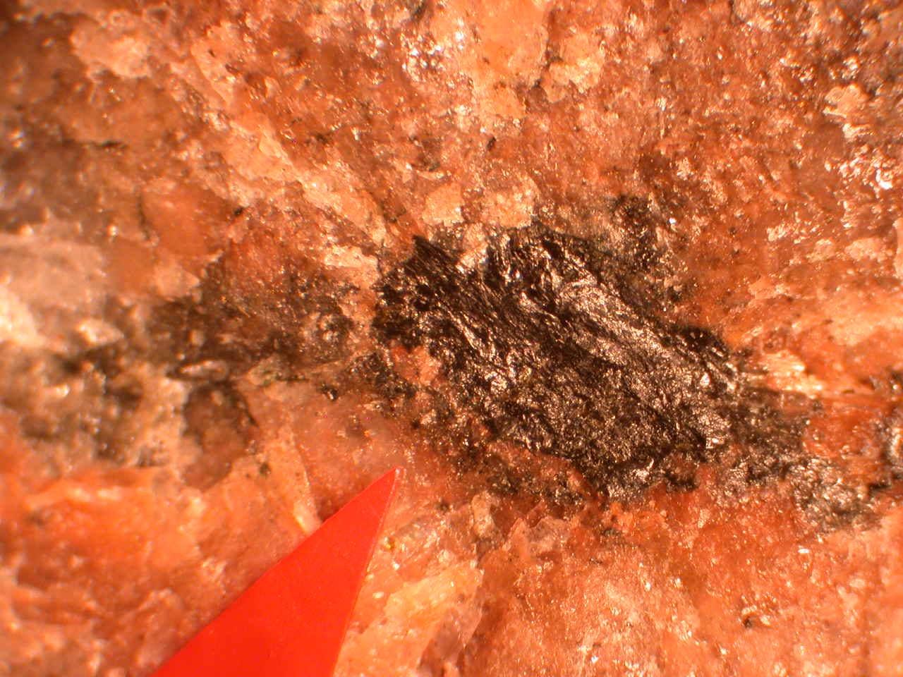 Allanite-(La) mineral