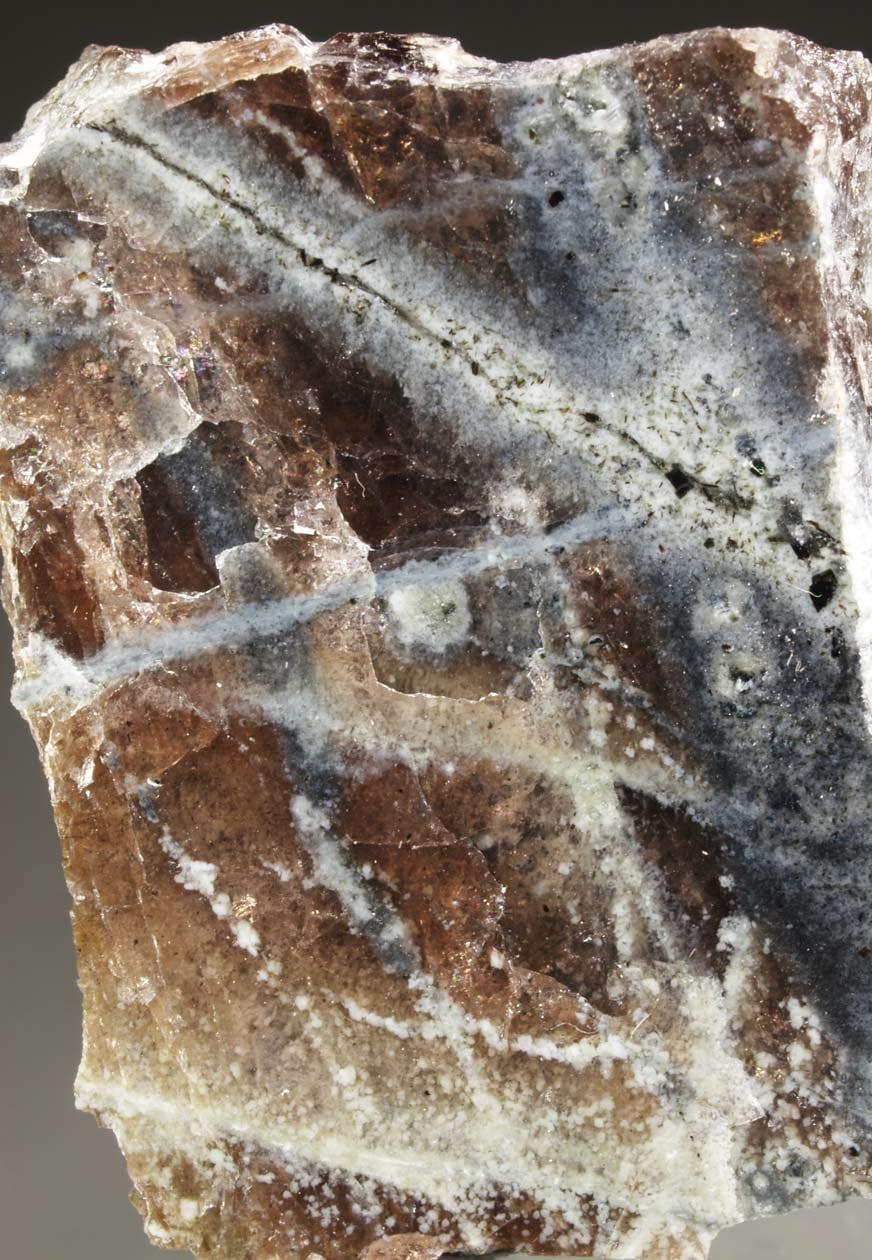 Alumoåkermanite mineral