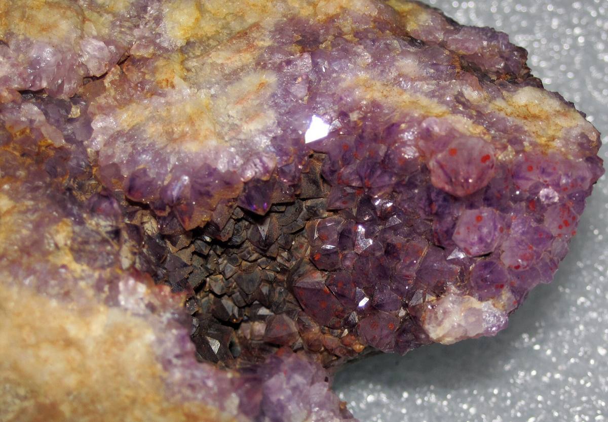 Pale lavender amethyst druse lining a vein, Thunder Bay