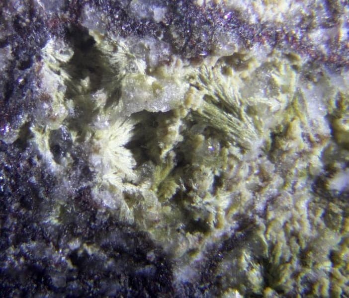 Cerchiaraite-(Fe) mineral