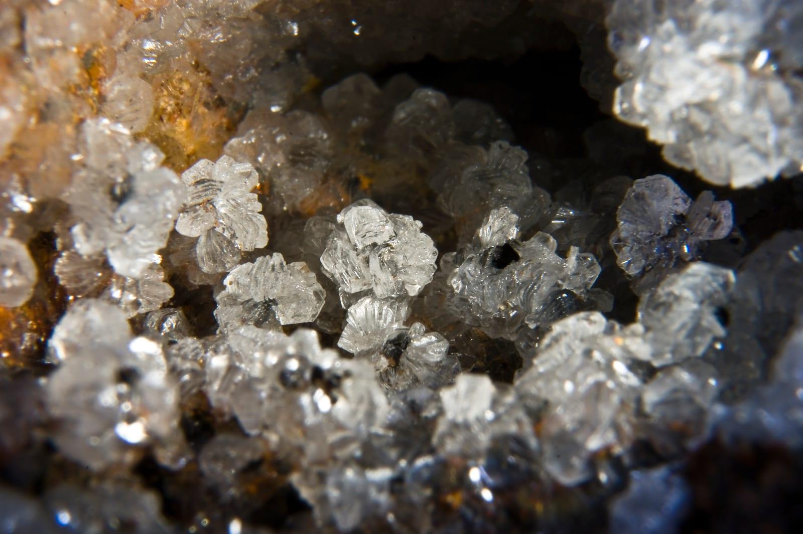 Cesàrolite mineral
