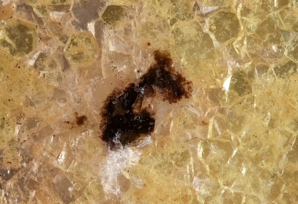 Ferriandrosite-(Ce) mineral
