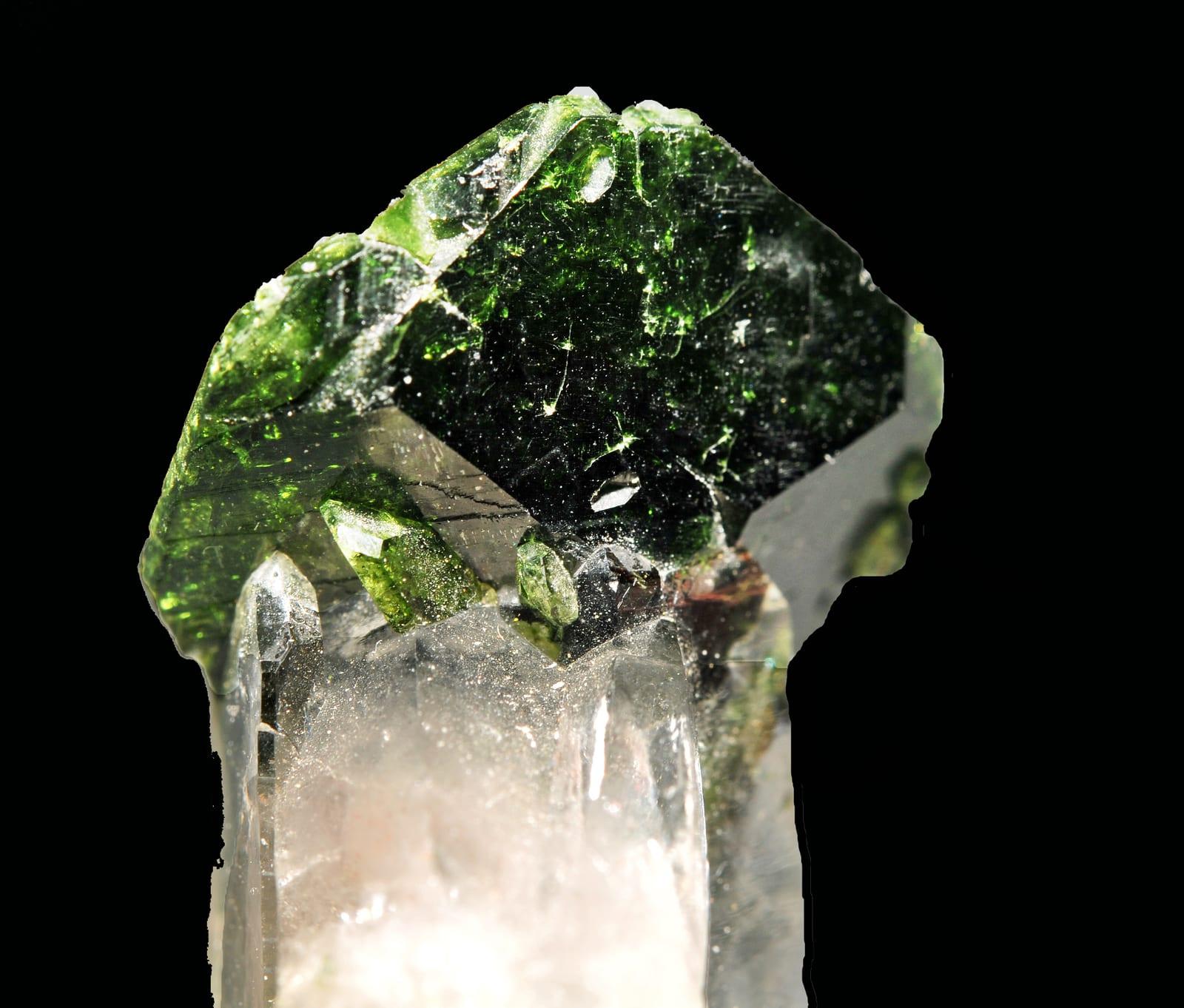 Fluor-uvite mineral