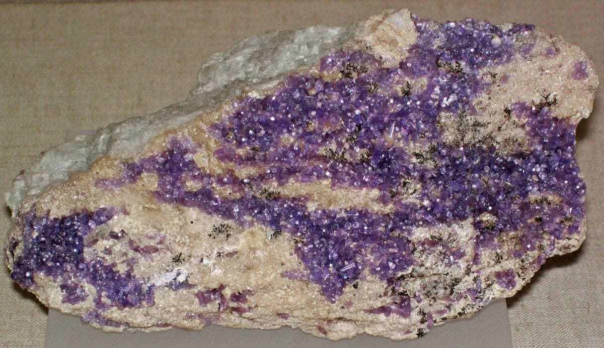 Violet fluorapatite crust, Paris, Maine