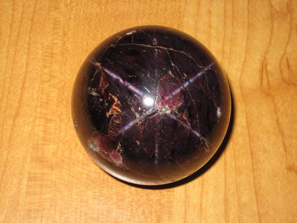 Polished Idaho star garnet showing six-ray asterism