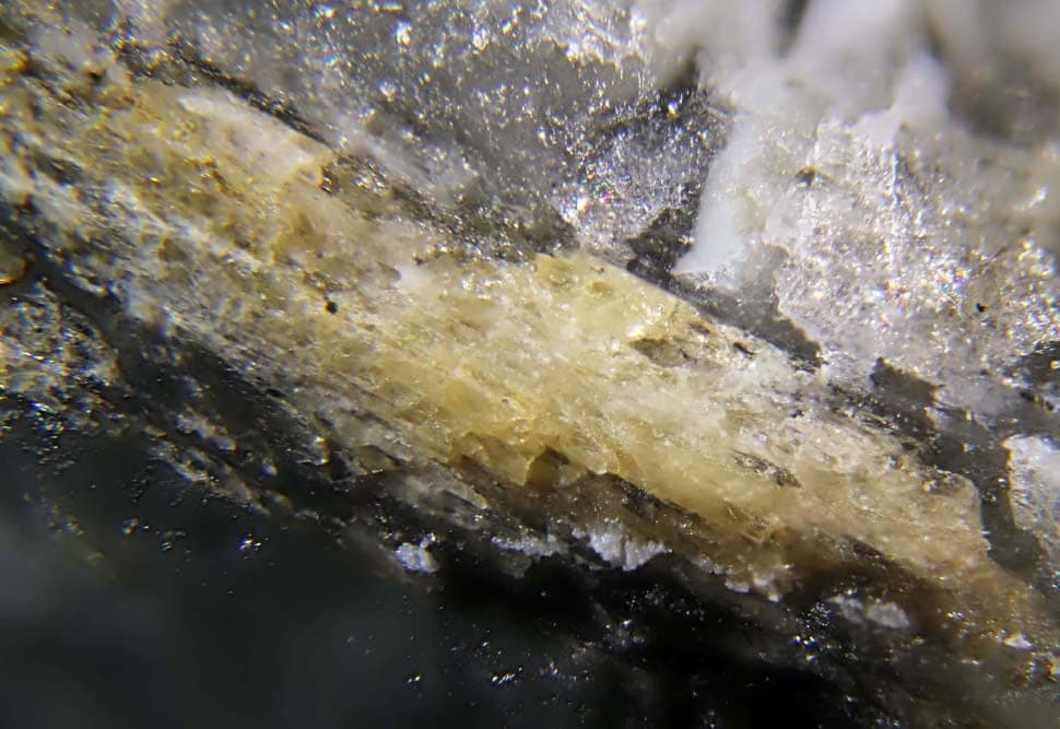 Hainite-(Y) mineral
