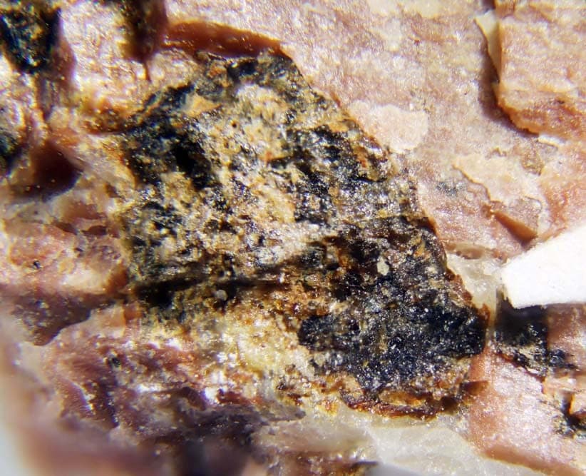 Hingganite-(Ce) mineral