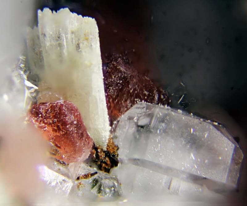 Iraqite-(La) mineral