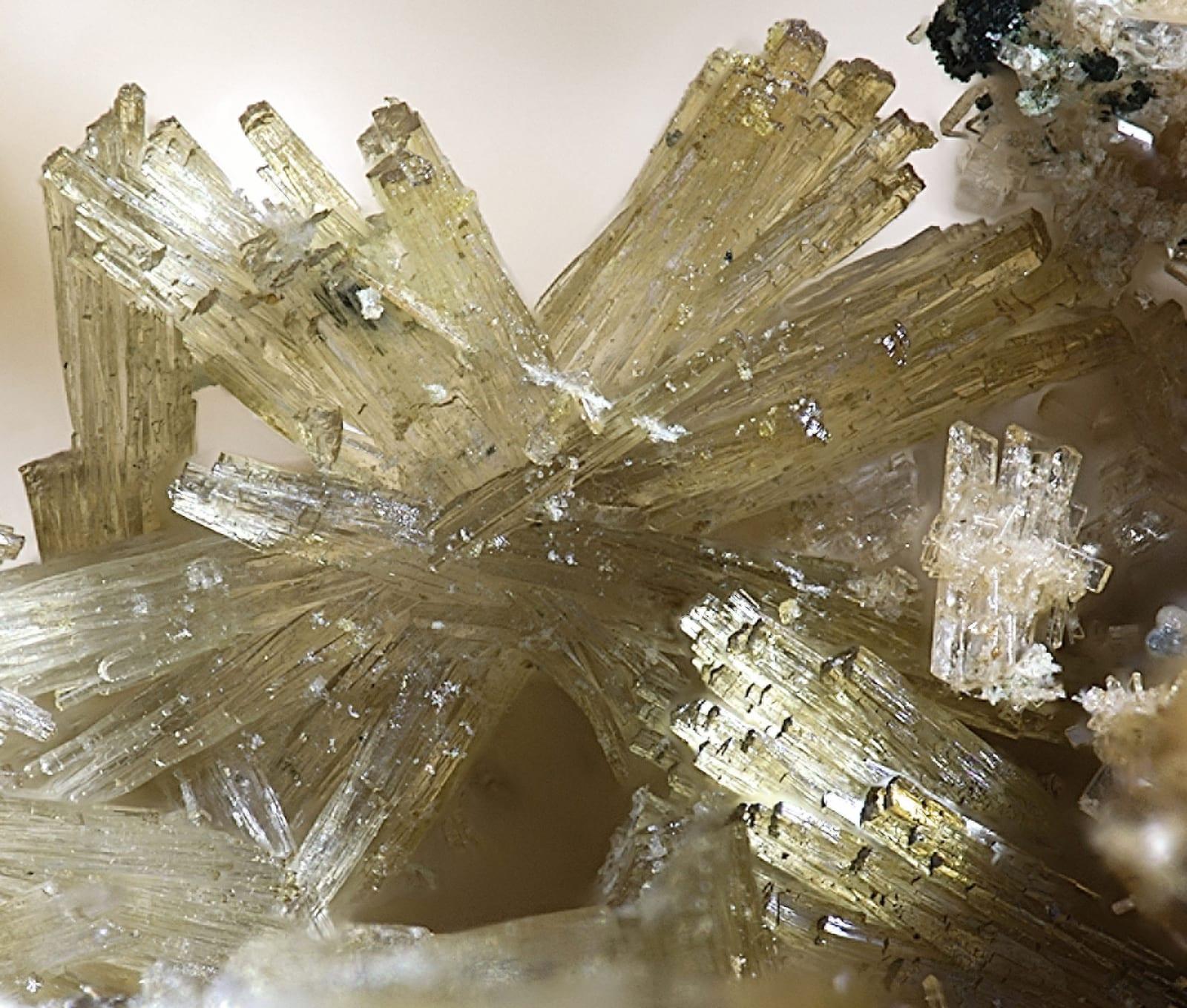 Jahnsite-(CaFeMg) mineral