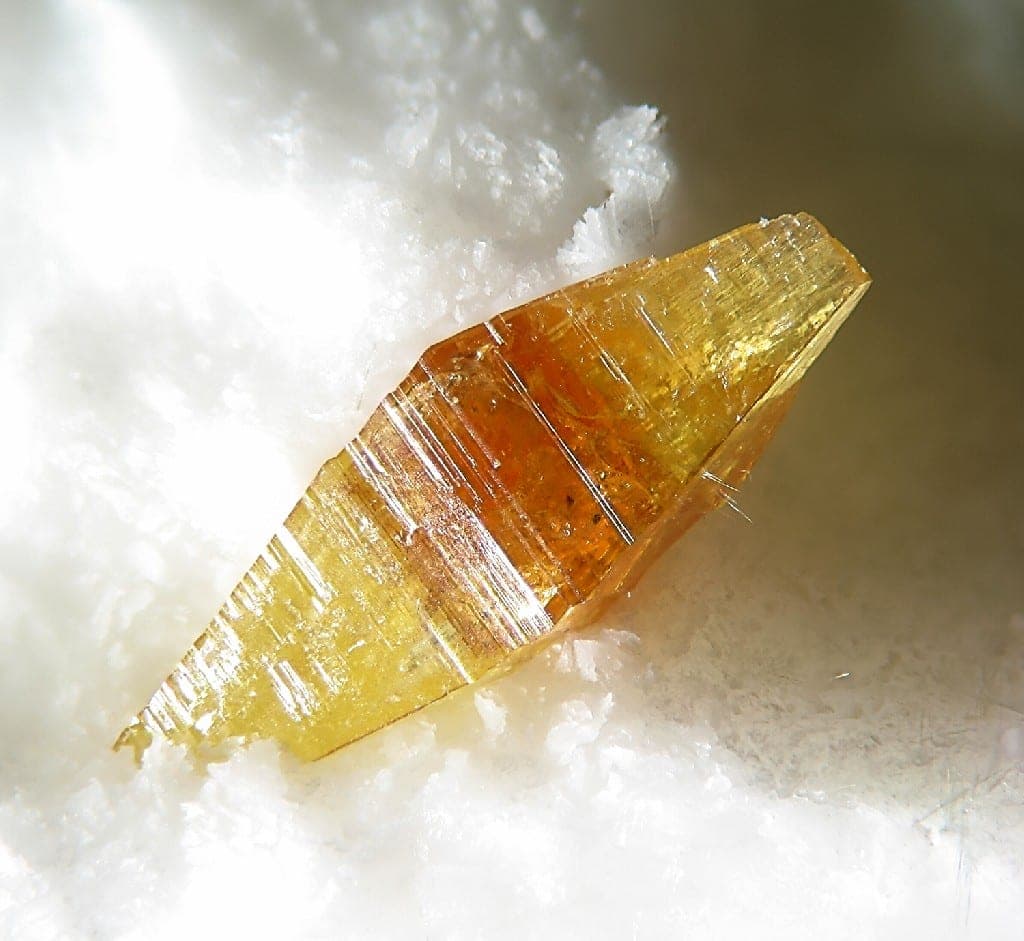 Joaquinite-(Ce) mineral