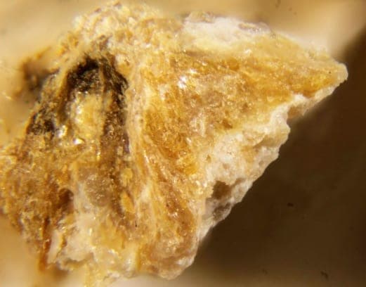 Karnasurtite-(Ce) mineral