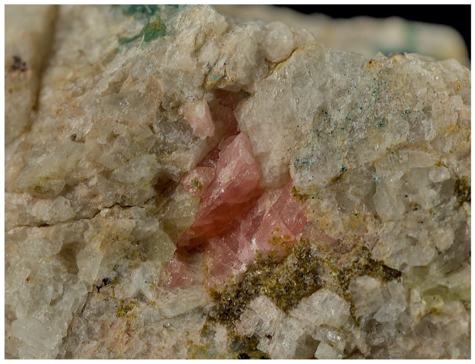 Kuliokite-(Y) mineral