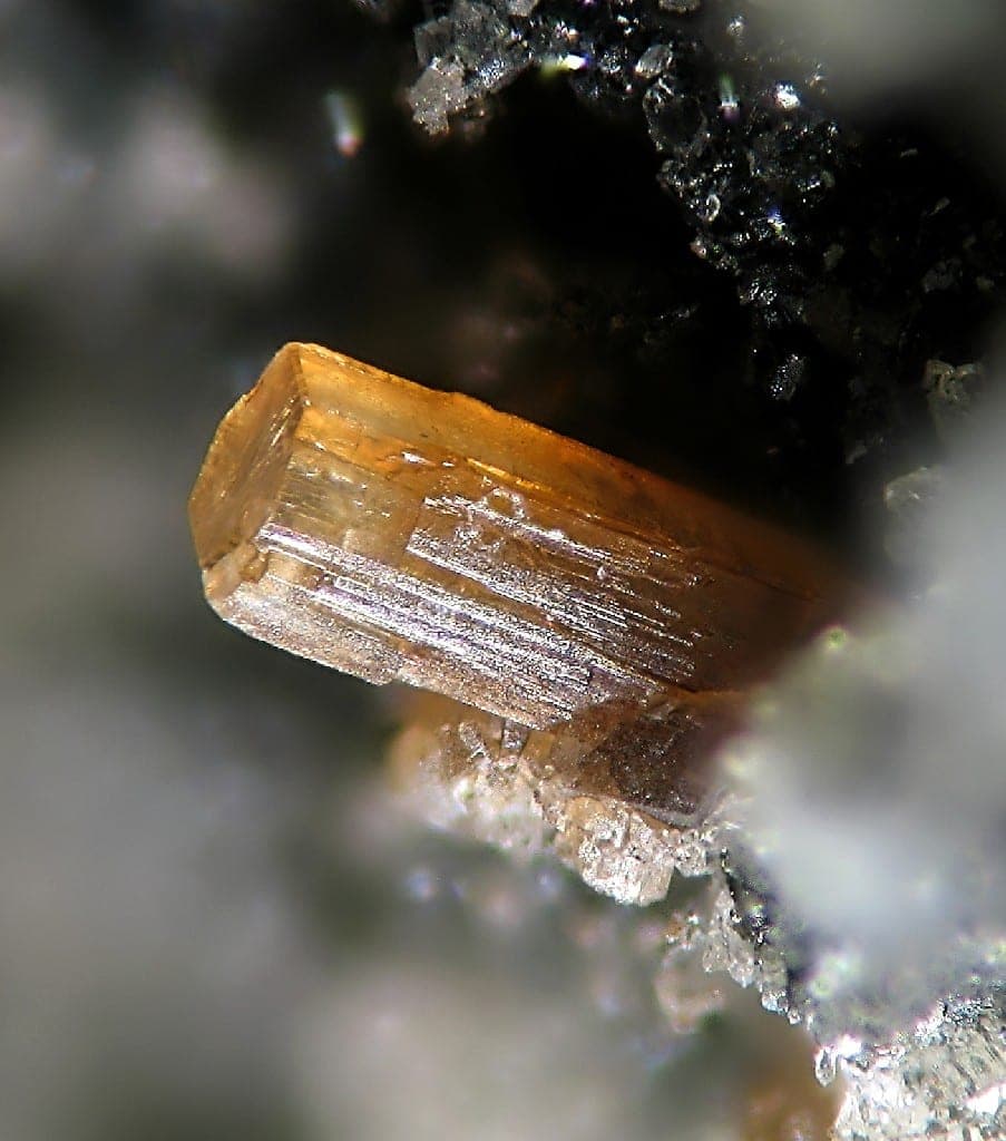 Kuzmenkoite-Mn mineral