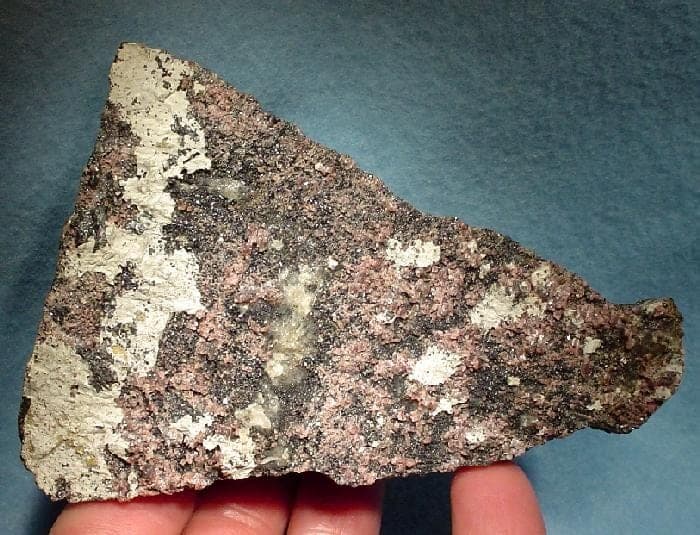 Långbanite mineral