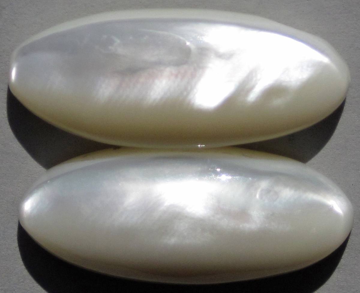 Nacreous aragonite (mother-of-pearl) cabochons
