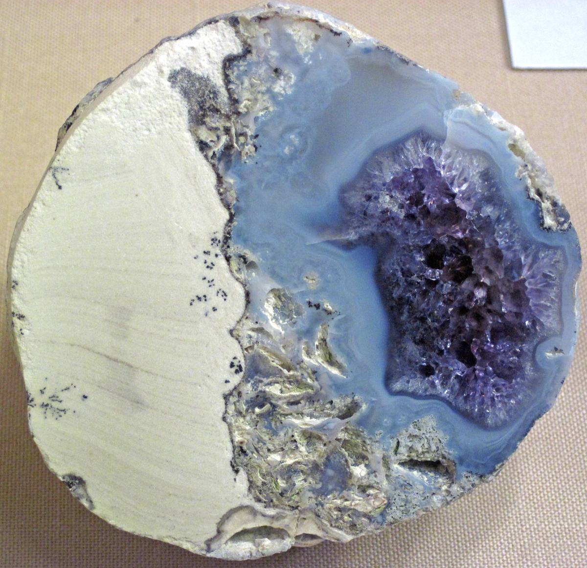 Las Choyas Coconut Geode gemstone