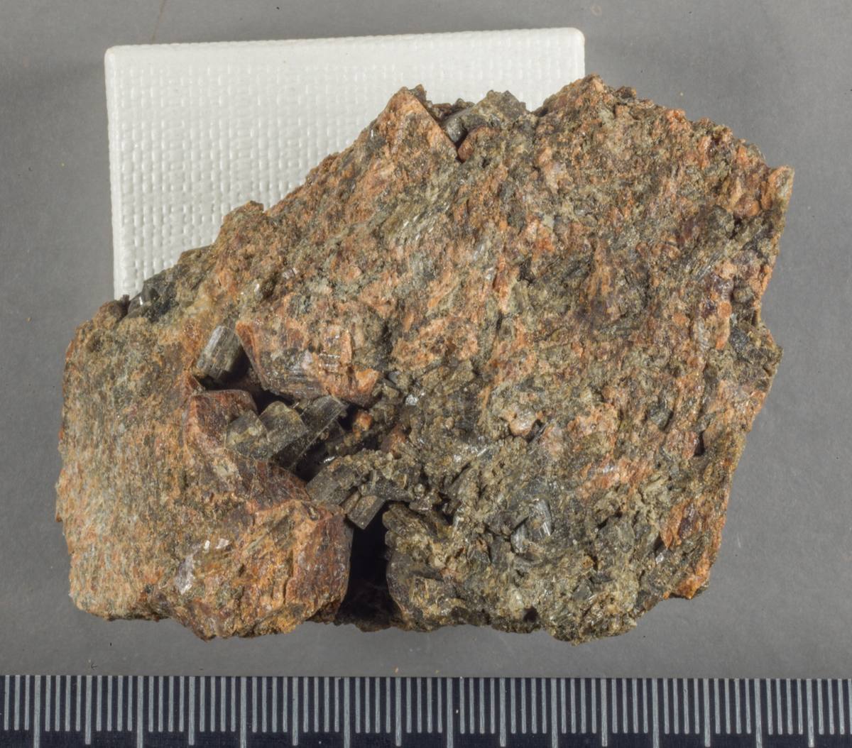 Magnesio-ferri-hornblende gemstone