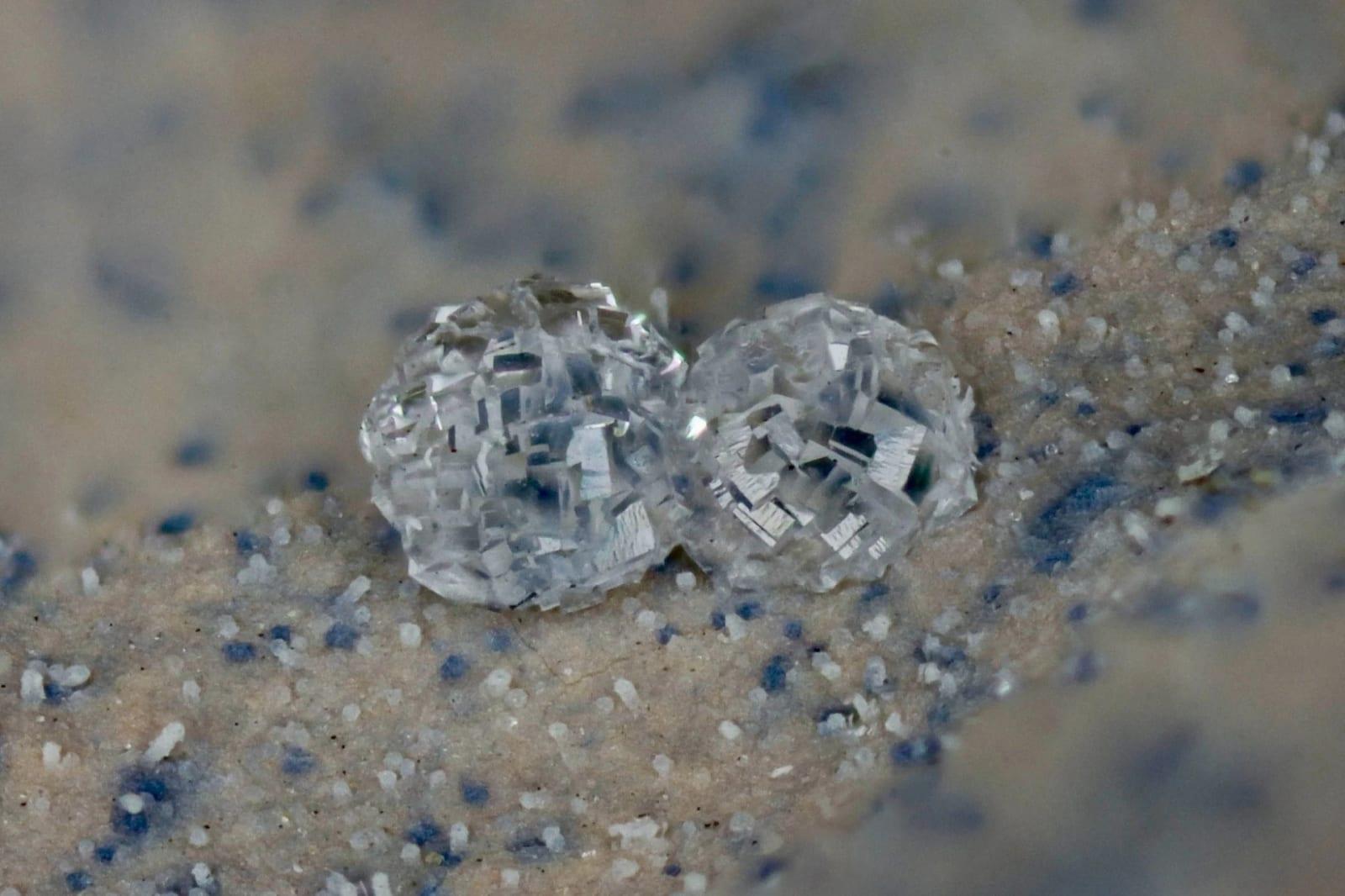 Paulingite-K mineral
