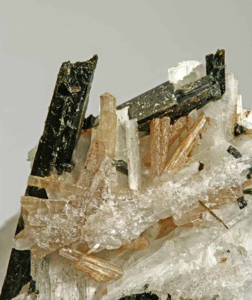 Petersenite-(Ce) mineral