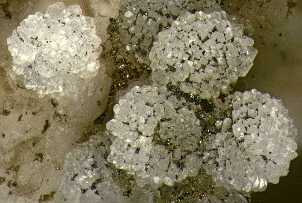 Phillipsite-K mineral