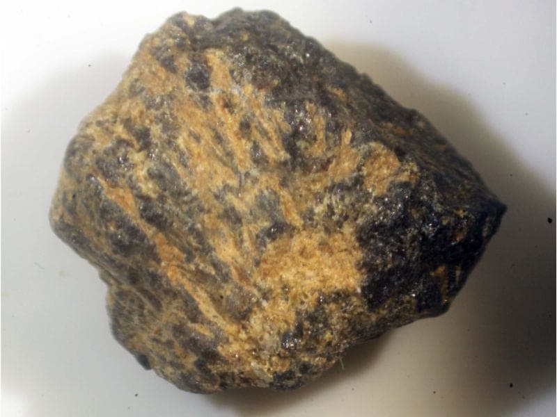 Tanteuxenite-(Y) mineral