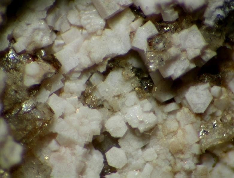 Vuoriyarvite-K mineral